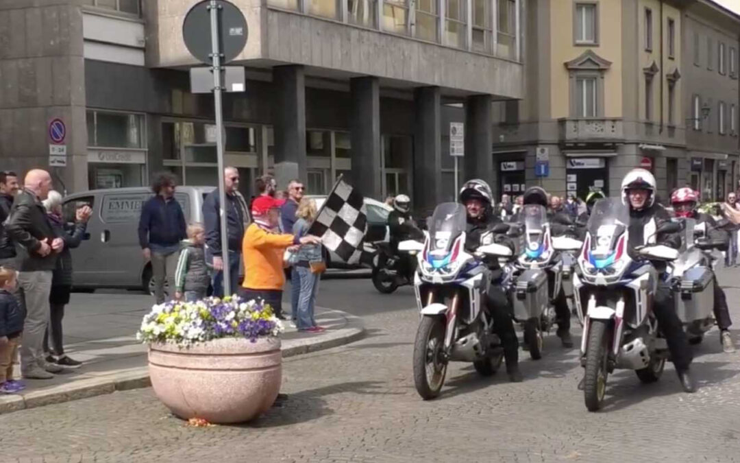 Giro d’Italia per i cent’anni del motoclub Lecco, l’arrivo in città